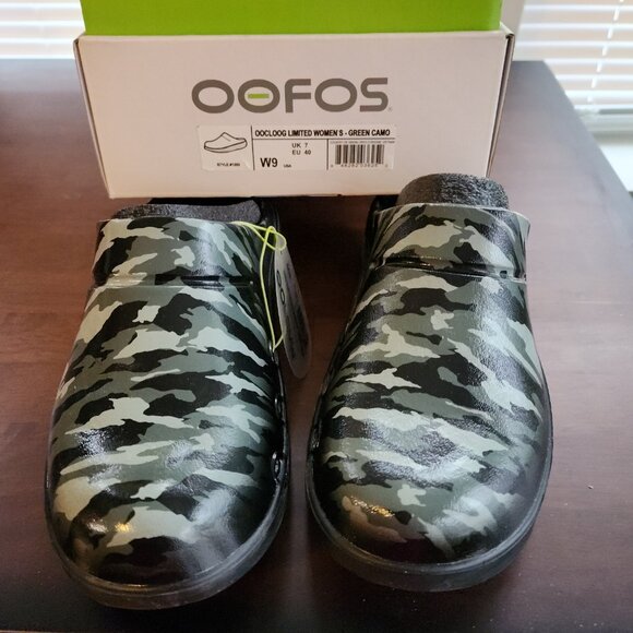New OOFOS CLOGS - Picture 2 of 2